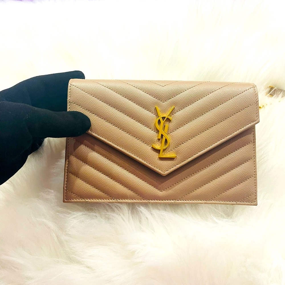 Saint Laurent CASSANDRE ENVELOPE CHAIN WALLET IN GRAIN DE POUDRE LEATHER.